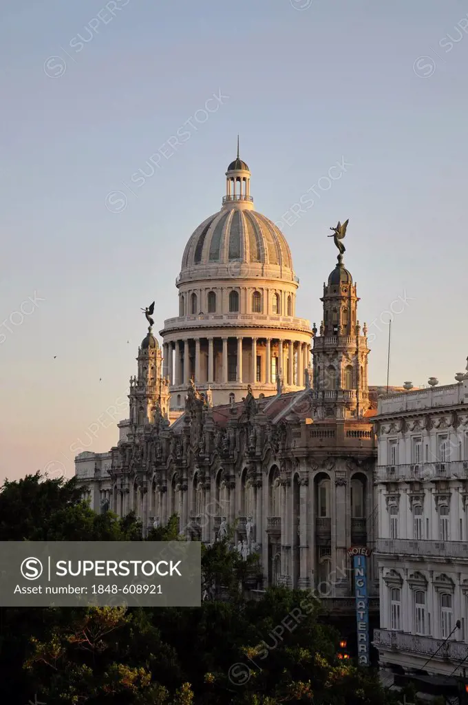 Sunset, National Capitol Building, Plaza Central square, historic district, Havana, Cuba, Caribbean, Central America