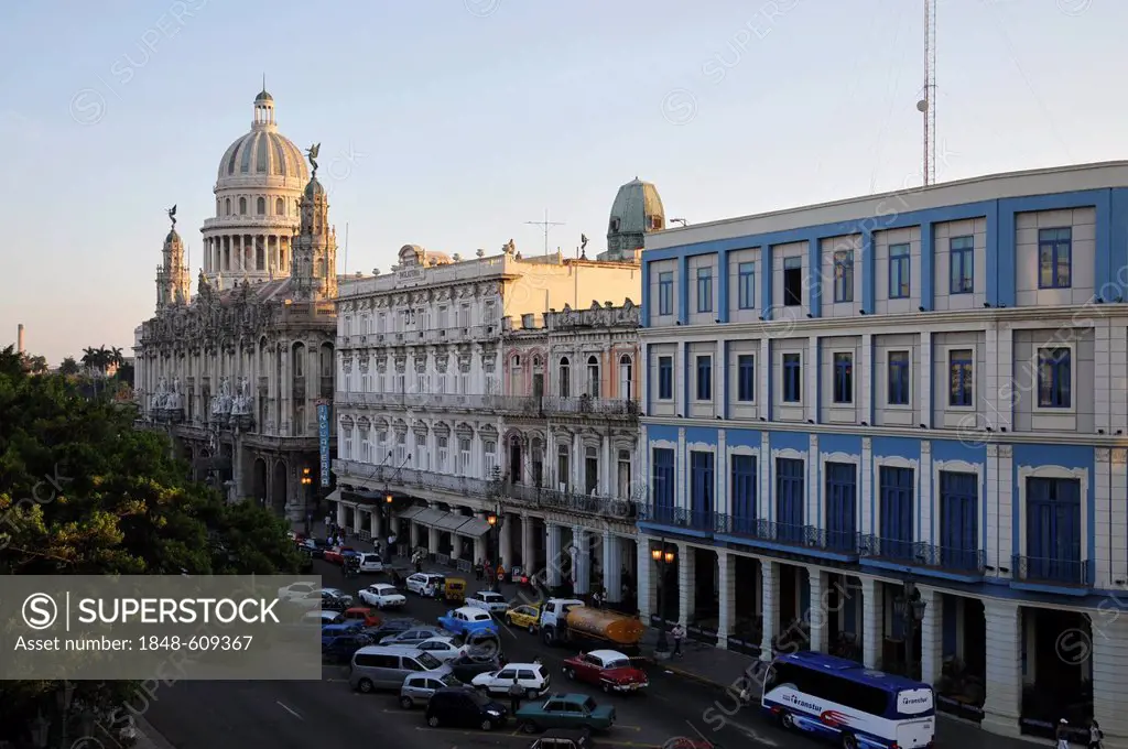 Sunset, National Capitol Building, Plaza Central square, historic district, Havana, Cuba, Caribbean, Central America