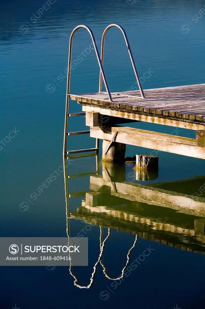 Jetty, reflection on the lake, Lake Kaltern, province of Bolzano-Bozen, Italy, Europe