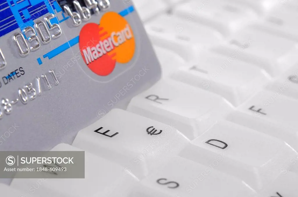 Credit card standing on a computer keyboard, symbolic image for internet shopping