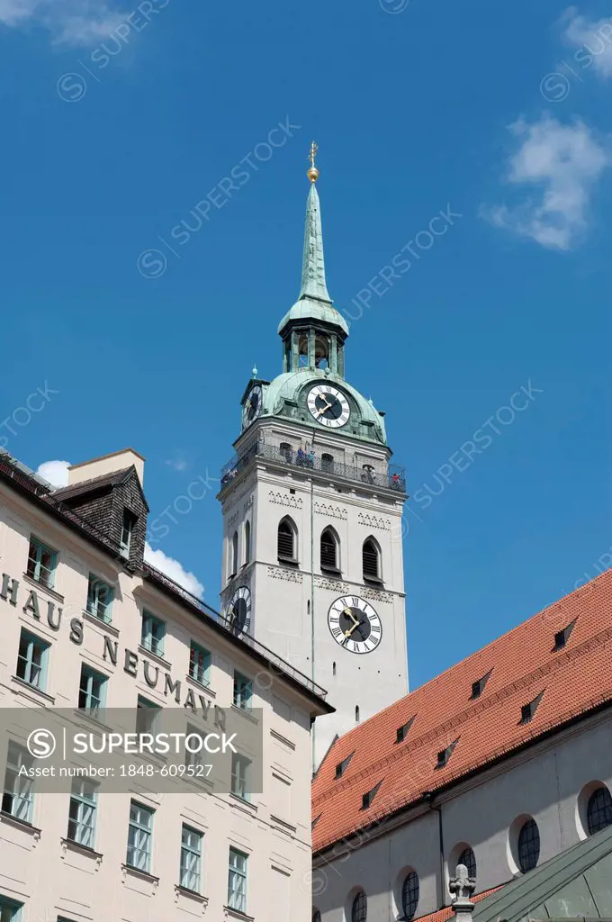 Alter Peter tower of the parish church of St. Peter, view from the Viktualienmarkt square, Munich, Upper Bavaria, Bavaria, Germany, Europe