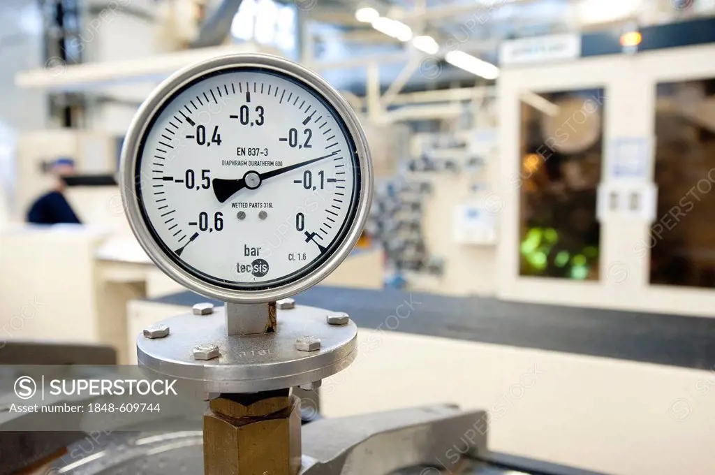 Manometer, pressure gauge for the manufacturing and printing of tubes