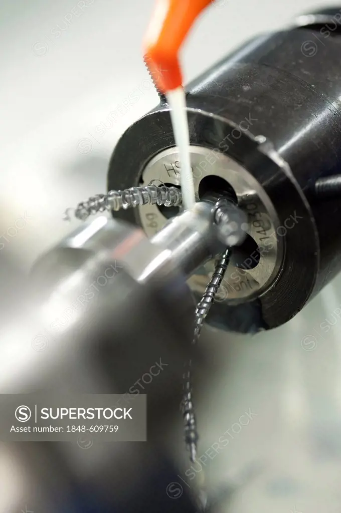 Cutting a screw thread on a lathe