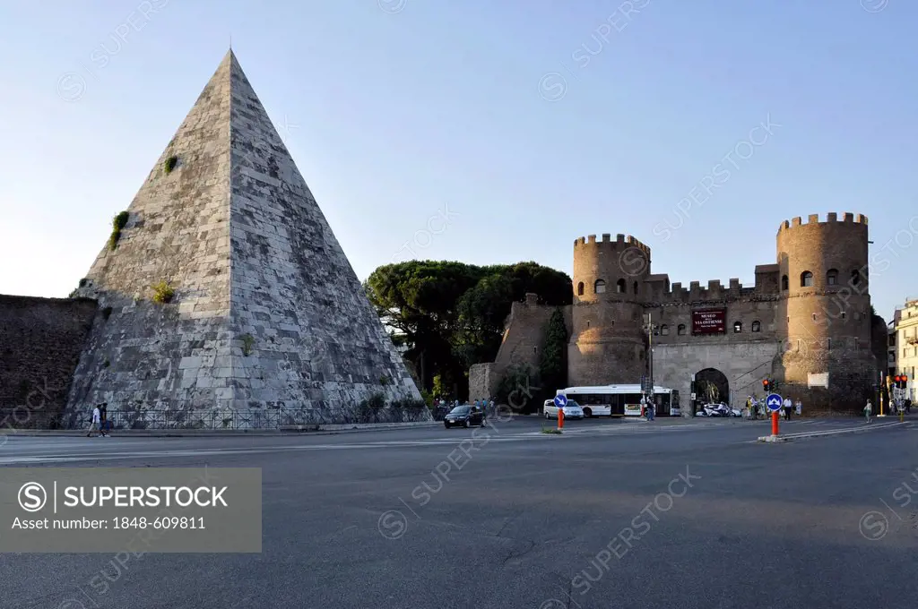 Cestius Pyramid, Porta San Paolo, Via Ostiense, Rome, Lazio, Italy, Europe