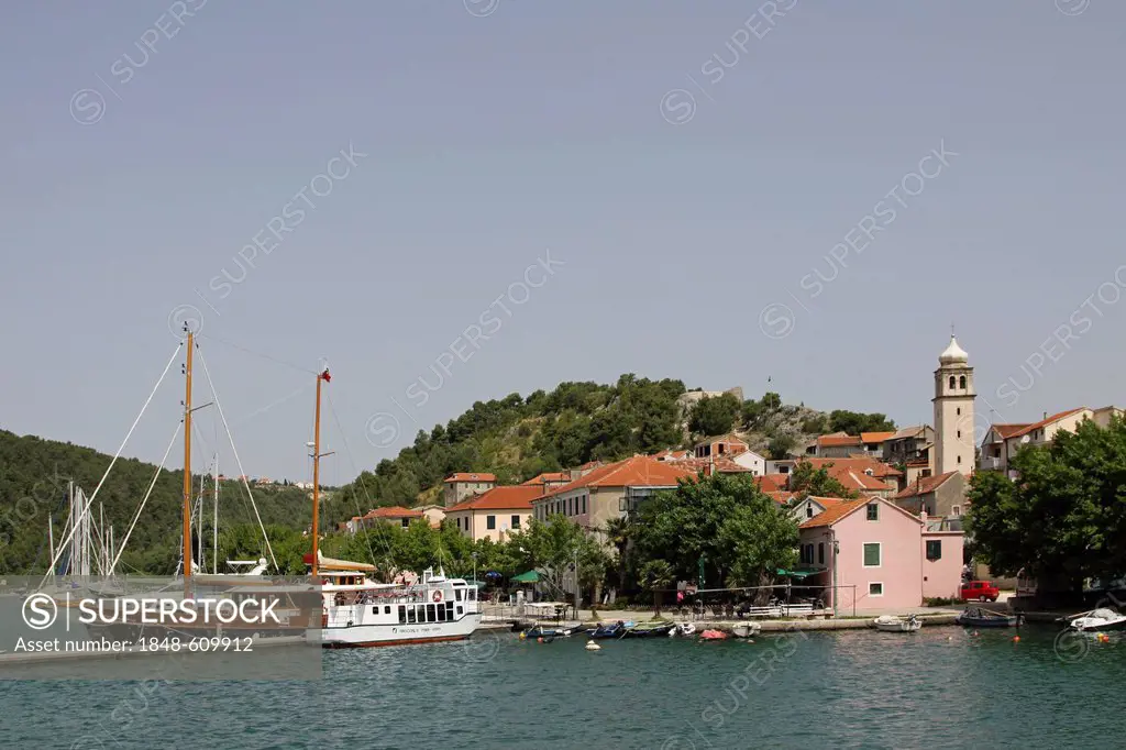 Harbour and river Krka, Skradin, Dalmatia, Croatia, Europe