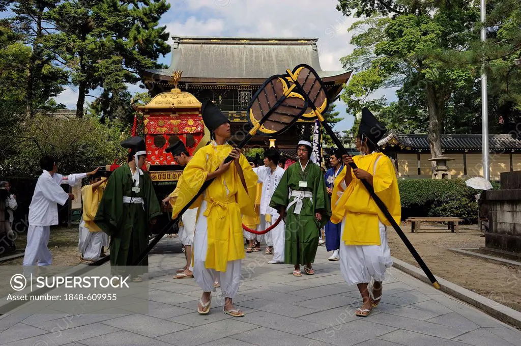 Procession to the shrine festival Matsuri, in the back the gatehouse of the Kintano Tenmango Shrine, Kyoto, Japan, Asia