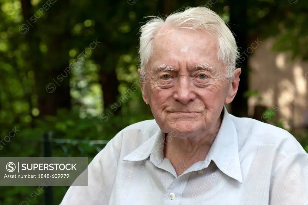 Portrait of a friendly old man, 88 years, white hair, in a garden, nursing home, retirement home, Berlin, Germany, Europe