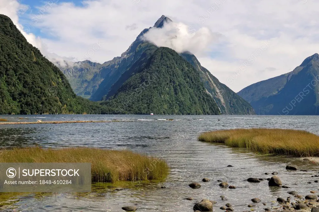 Mitre Peak, Milford Sound, Fiordland National Park, South Island, New Zealand