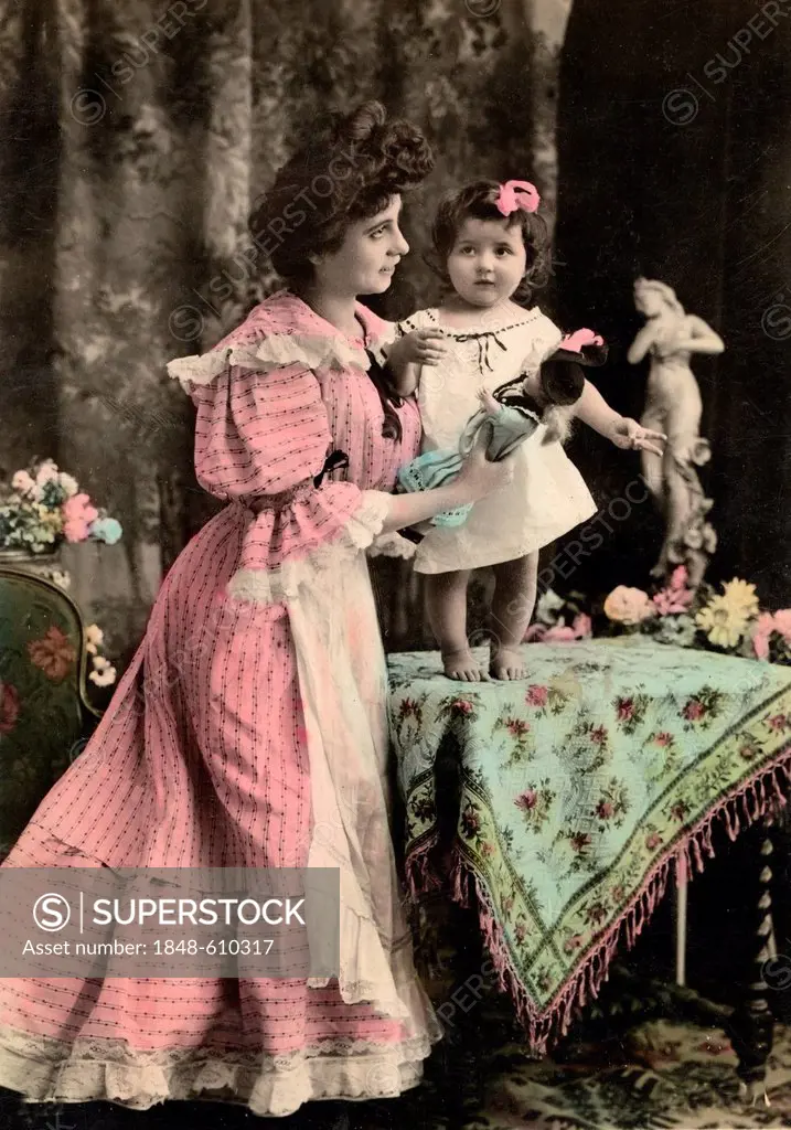 Woman, girl, doll, historical photograph from 1905