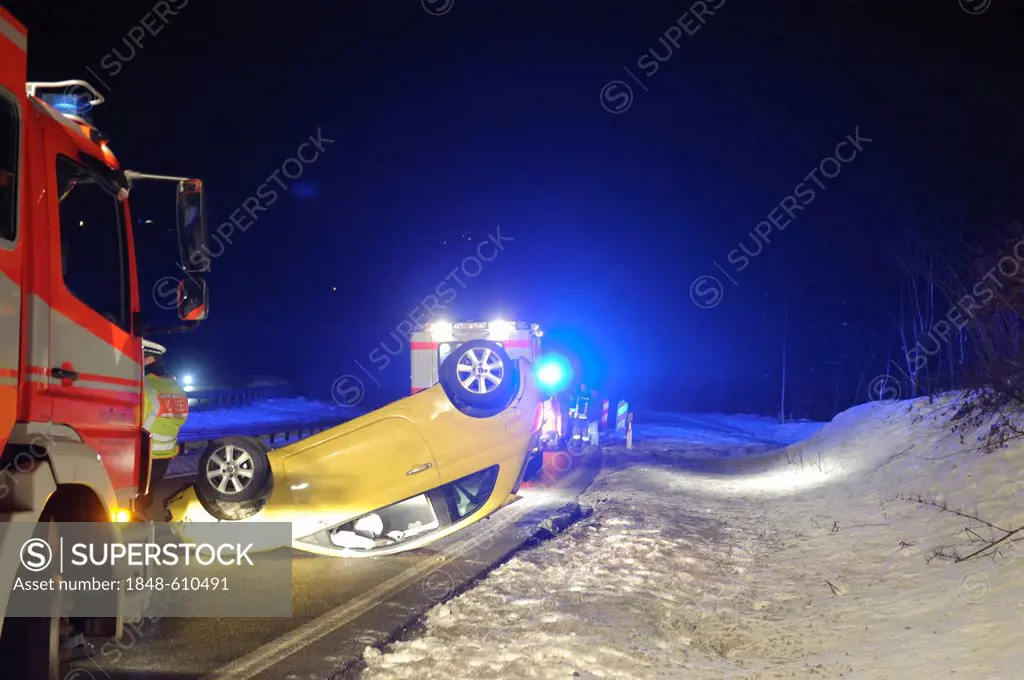 Overturned car after an accident on an icy road, road B 14, Stuttgart, Baden-Wuerttemberg, Germany, Europe