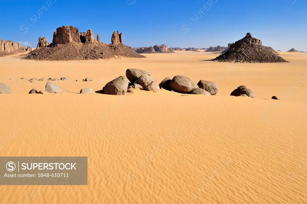 Tassili n'Ajjer National Park, Tikobaouine Region near Erg Admer, Wilaya Illizi, Algeria, Sahara, North Africa