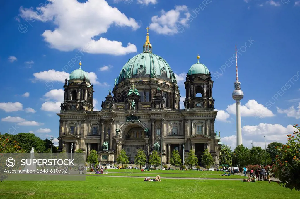 Berliner Dom, protestant parish church and cathedral, in front the Lustgarten park, Museumsinsel, UNESCO World Heritage Site, Berlin, Germany, Europe