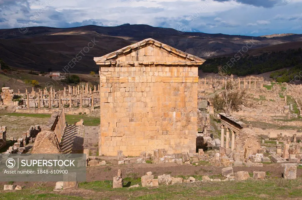 Temple of Septimius Severus, the Roman ruins of Djemila, Unesco World Heritage Site, Kabylie, Algeria, Africa