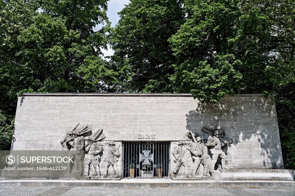 39er Denkmal, memorial, war memorial in the Nazi style, Duesseldorf-Golzheim, North Rhine-Westphalia, Germany, Europe