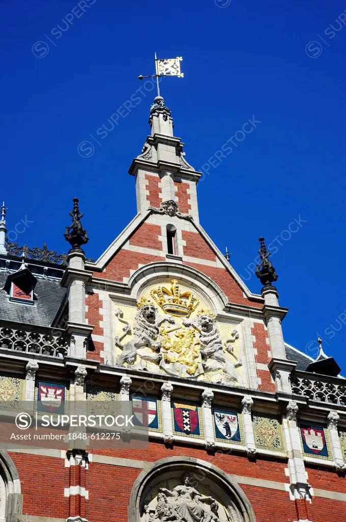 Central railway station built in the architectural style of Neo-Renaissance, Centraal Station NS, city centre, Amsterdam, North Holland, the Netherlan...