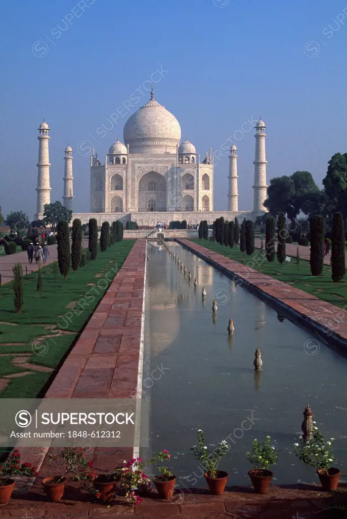 Taj Mahal, mausoleum, built by Shah Jahan from 1631 on, Unesco World Heritage Site in Agra, Uttar Pradesh, India, Asia