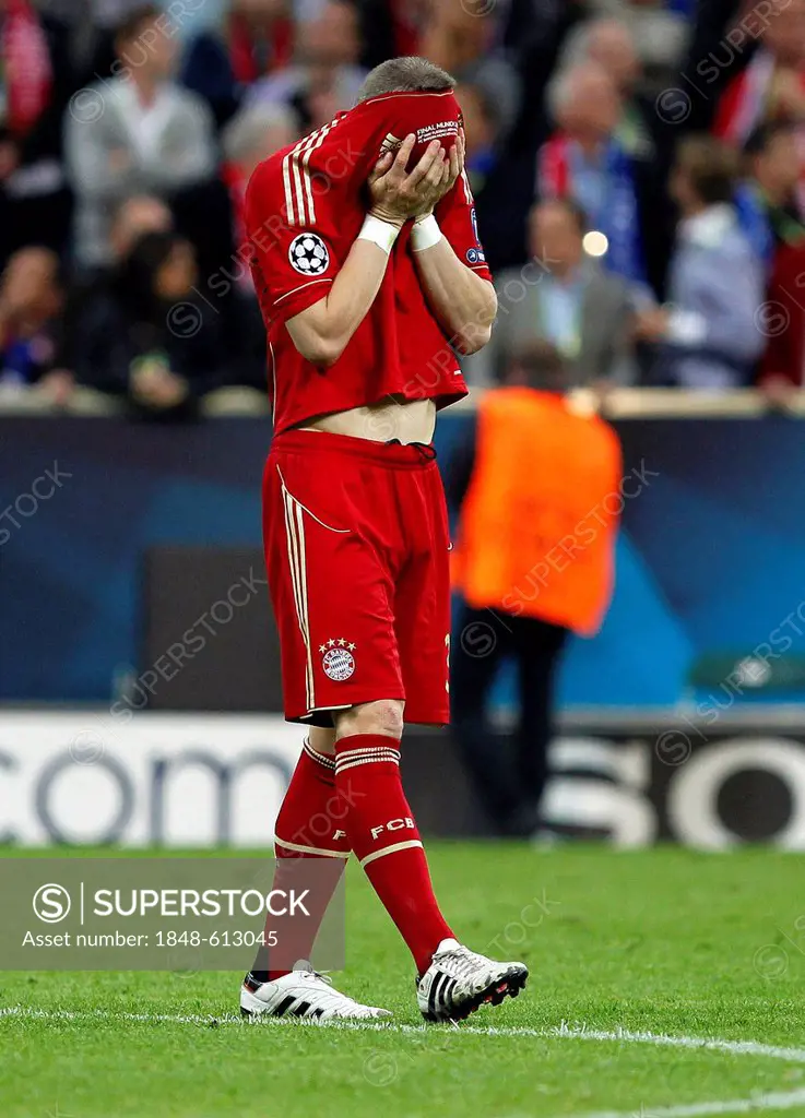 Bastian Schweinsteiger, Bayern Munich, shortly after he kicked the ball on the goal post during the penalty shootout, 2012 UEFA Champions League Final...