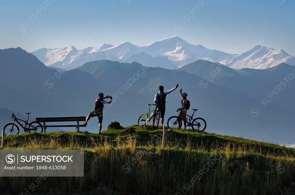 Mountain bikers at Salvensee Lake, Mt Hohe Salve, Mt Kitzbueheler Horn, Kitzbuehel Alps, Tyrol, Austria, Europe