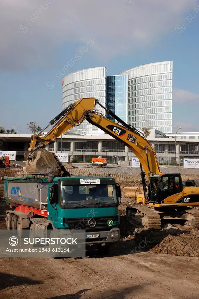 Construction site, works on the base, building pit being excavated for an office building, Essen, North Rhine-Westphalia, Germany, Europe