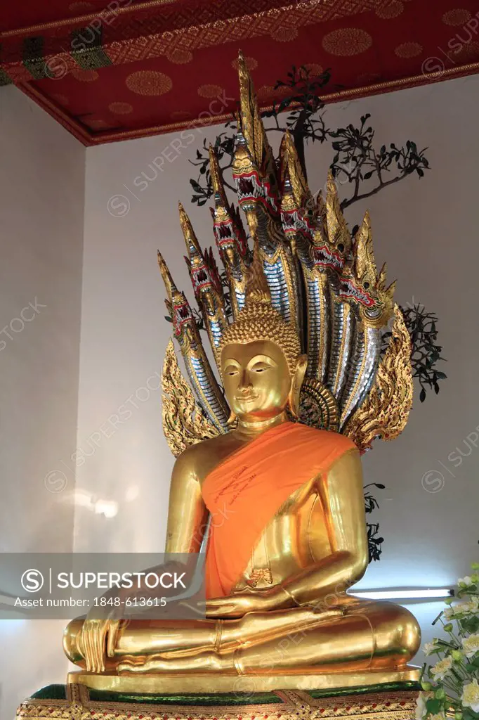 Statue of the meditating Buddha, Buddhist temple complex of Wat Pho, Bangkok, Thailand, Asia
