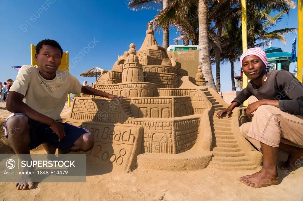 Artists, sandcastle sculpture, Durban, KwaZulu-Natal, South Africa, Africa