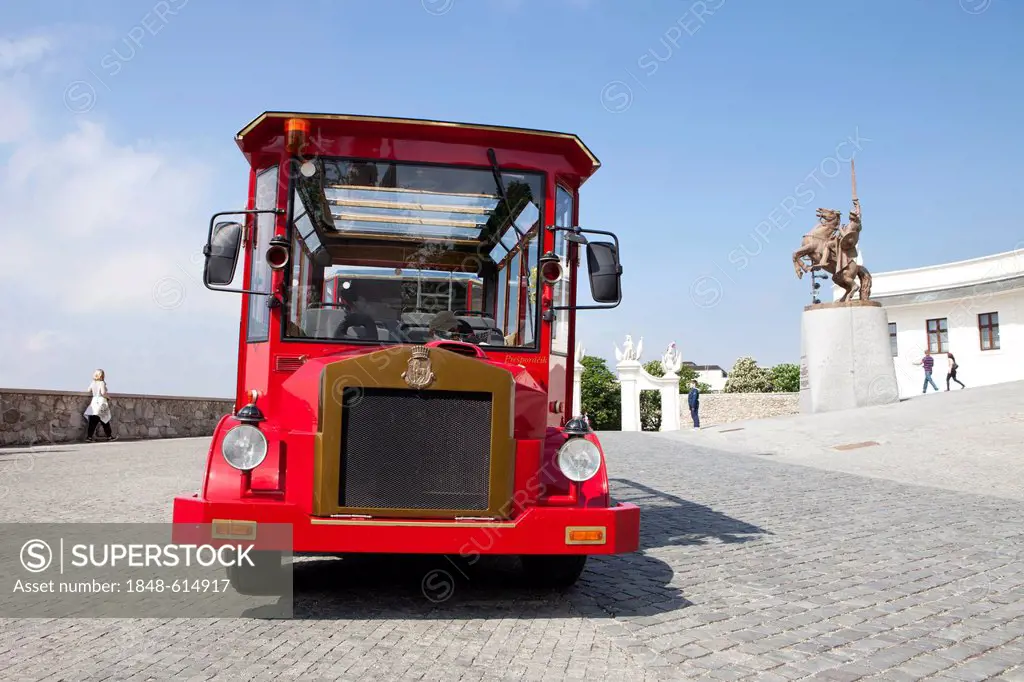 Vintage sightseeing vehicle in front of Bratislavsky Hrad, Bratislava Castle, Bratislava, Slovak Republic, Europe