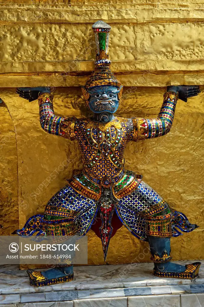 Carrier statue, Prasat Phra Dhepbidorn, Wat Pho, Wat Phra Chetuphon, Temple of the Reclining Buddha, Bangkok, Thailand, Asia