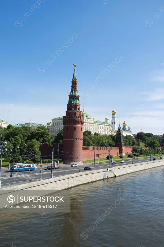 Moscow Kremlin as seen from Greater Stone Bridge, Moscow, Russia, Eurasia