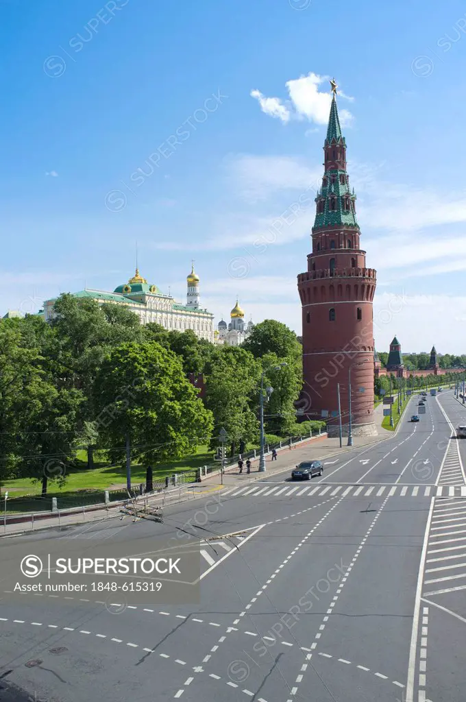 Moscow Kremlin as seen from Greater Stone Bridge, Moscow, Russia, Eurasia