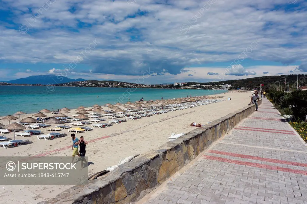 Sandy beach with parasols and sunbeds, Cesme, Ilica, Turkey, Asia, PublicGround