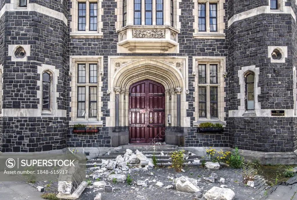 Historic building damaged by earthquakes in the evacuated city centre, CBD Red Zone, Christchurch, South Island, New Zealand