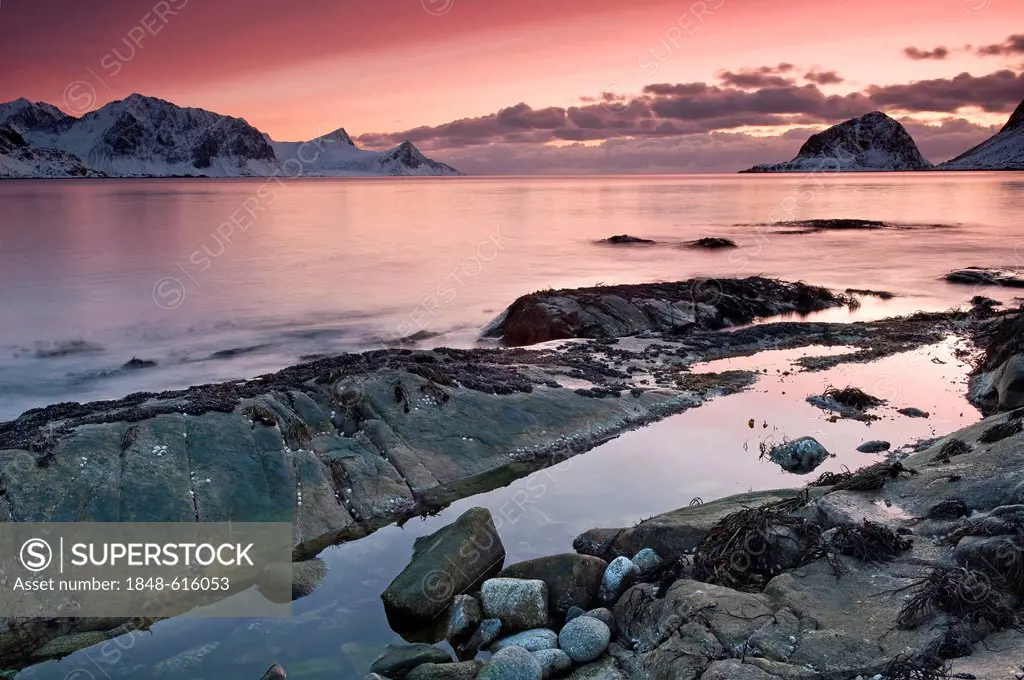 Sunset near Haukland, Vikbukta Bay on the island of Vestvågøya, Vestvagoya, Lofoten Islands, Northern Norway, Norway, Europe