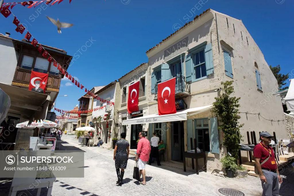 Shops in the historic centre of Zeytineli Koeyue, Alacati, Izmir, Turkey, Asia