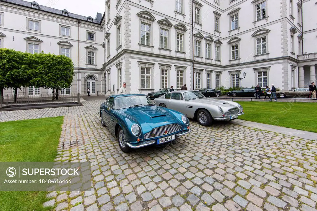 Classic Aston Martin DB6 in front of the Grandhotel Schloss Bensberg, Bensberg, Bergisch Gladbach, Bergisch Land, North Rhine-Westphalia, Germany, Eur...