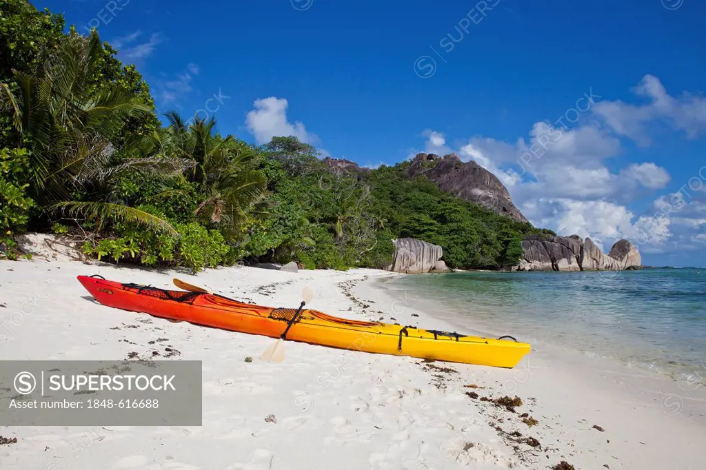 Kayak, Source d'Argent, La Digue, Seychelles, Africa, Indian Ocean