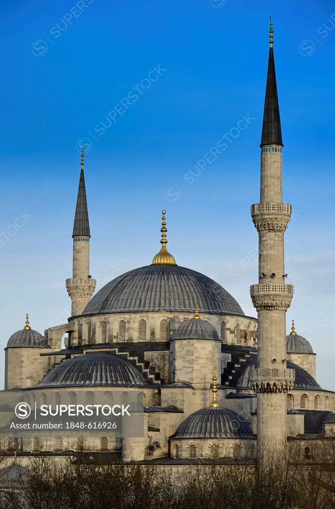 Minarets and domes of the Sultan Ahmed Mosque or Blue Mosque, Sultanahmet, a UNESCO World Heritage Site, historic district, Istanbul, Turkey, Europe, ...
