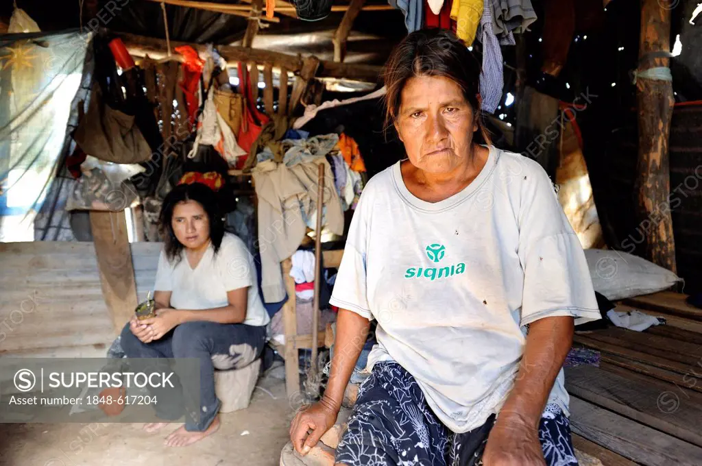 Indigene women sitting in her simple hut, village of the indigenous Wichi people, Comunidad Tres Pocos, Formosa province, Argentina, South America