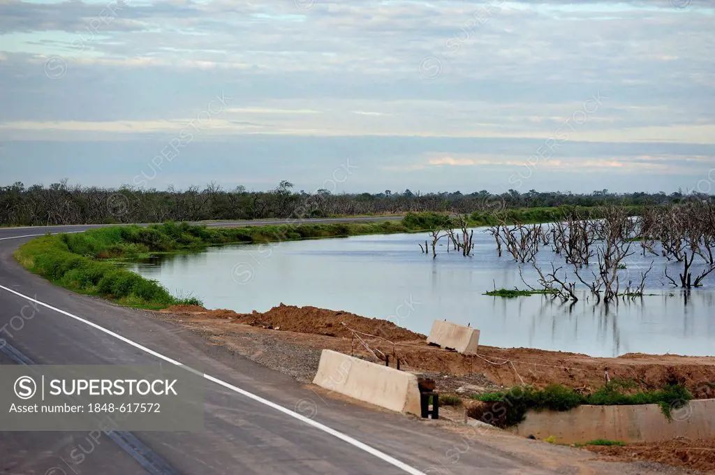 A road construction project supported by the Inter-American Development Bank, IDB, on the floodplains of the Pilcomayo River, on the one side, the roa...