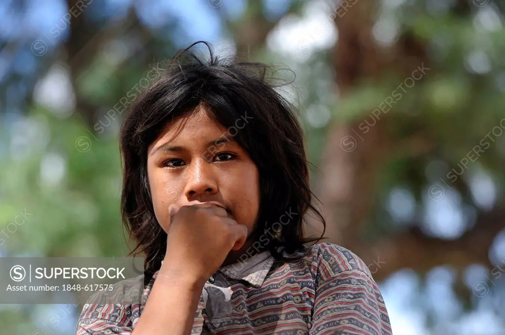 Girl, portrait, village of the indigenous Wichi people, Comunidad Tres Pocos, Formosa province, Argentina, South America