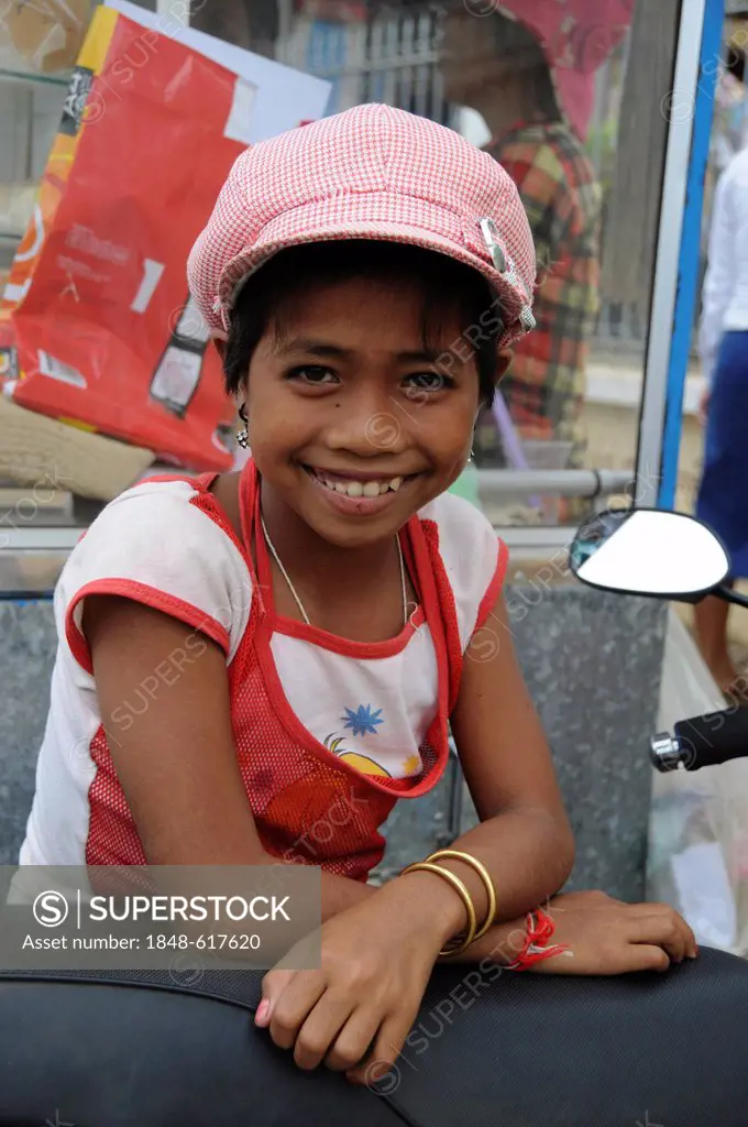 Cambodian girl, Battambang, Cambodia, Asia