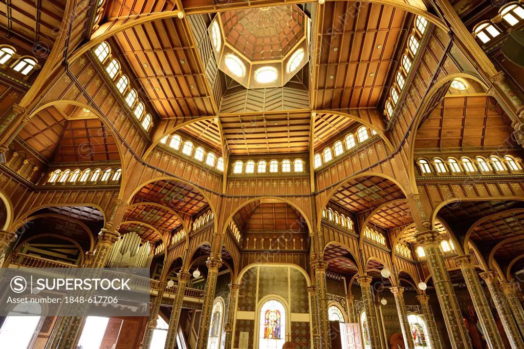 Interior view of the Basilica de Nuestra Señora de Los Ángeles church, Cartago, Costa Rica, Central America