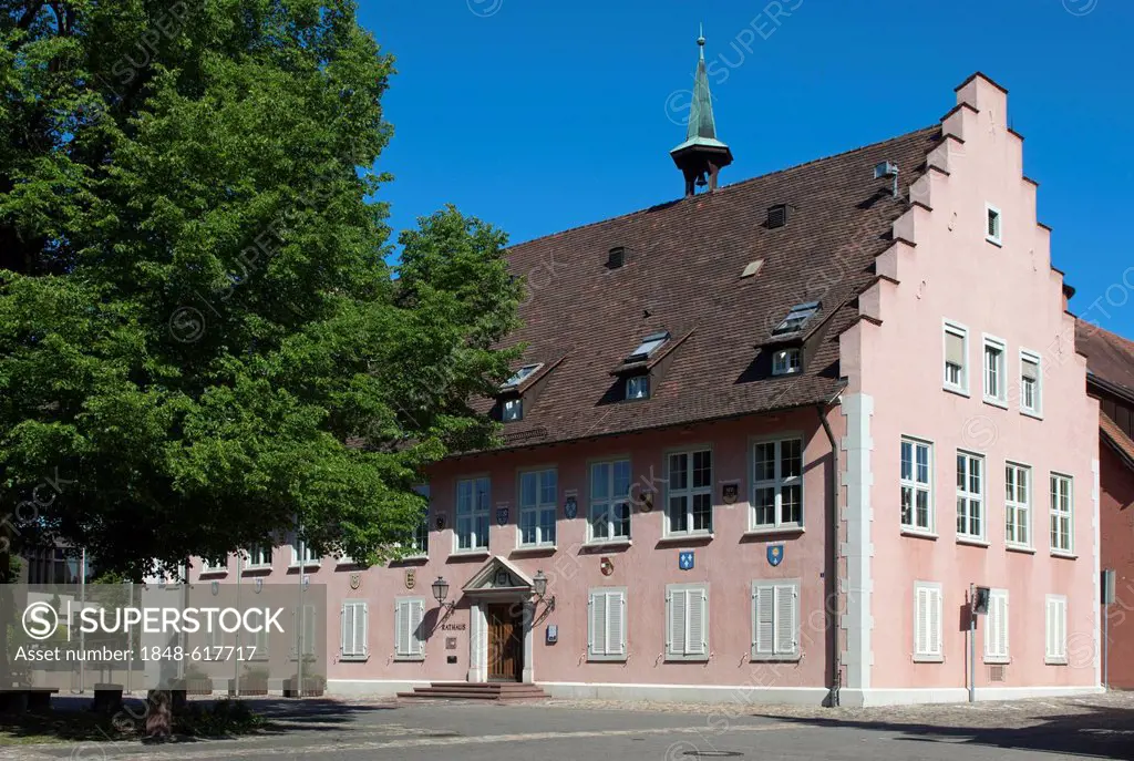 Town Hall with coat of arms on facade, Breisach, Baden-Wuerttemberg, Germany, Europe