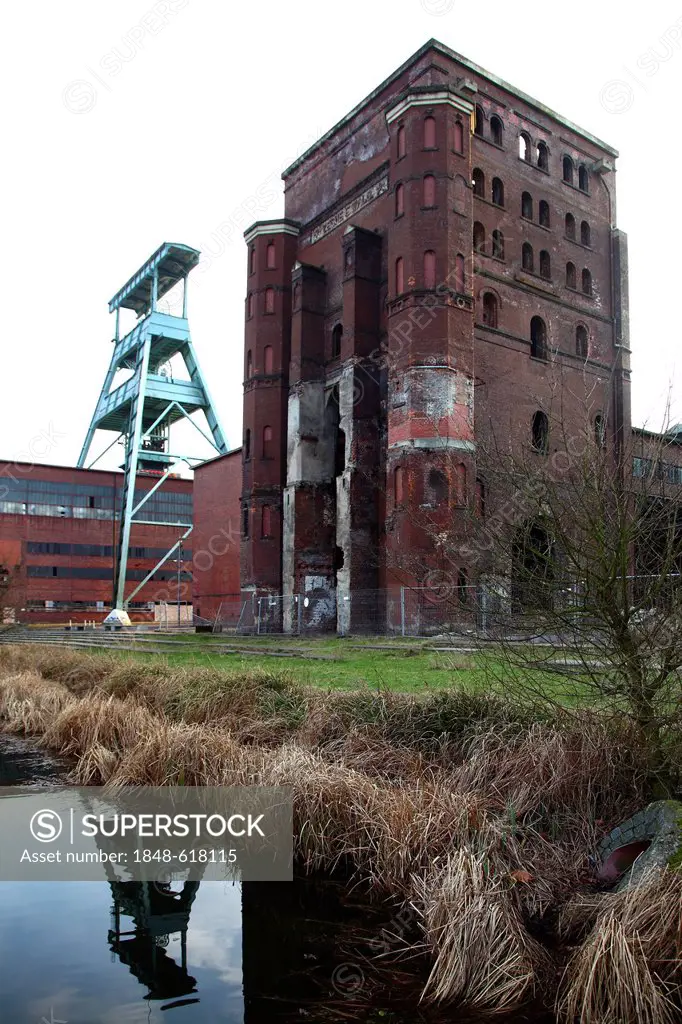 Zeche Ewald Colliery, former coal mine, Doppelbock headframe of mine shaft No. 7, left, and Malakow Tower, Herten, North Rhine-Westphalia, Germany, Eu...