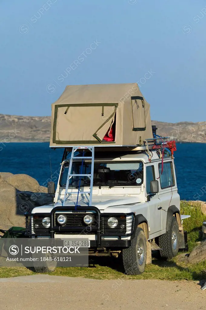 Land Rover with a tent on the roof, campground on Shark Island, Luederitz, Namibia, Africa