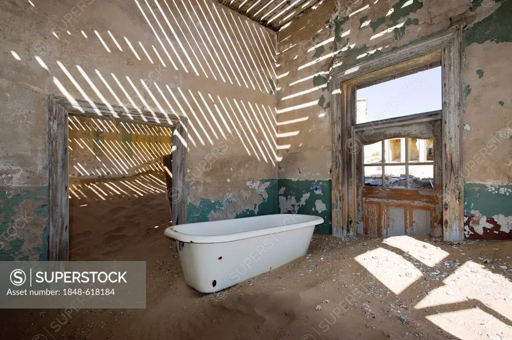 Bath tub in a ruined house, abandoned diamond mine, Kolmanskop, Namibia, Africa