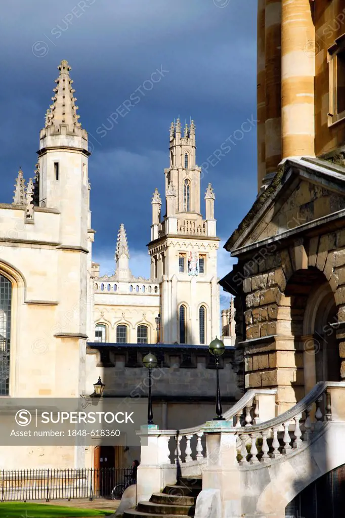 Right, the entrance to Radcliffe Camera, a university library, one of 39 colleges, all of which are independent and together form the University of Ox...