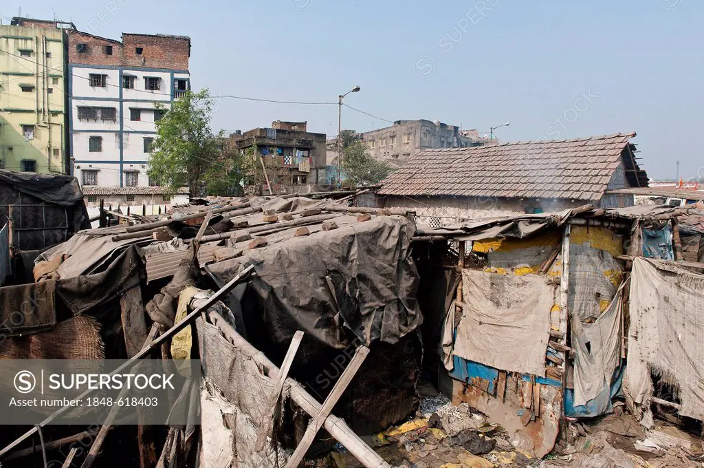 Huts, slum, Shibpur district, Haora or Howrah, Kolkata or Calcutta, West Bengal, East India, India, Asia