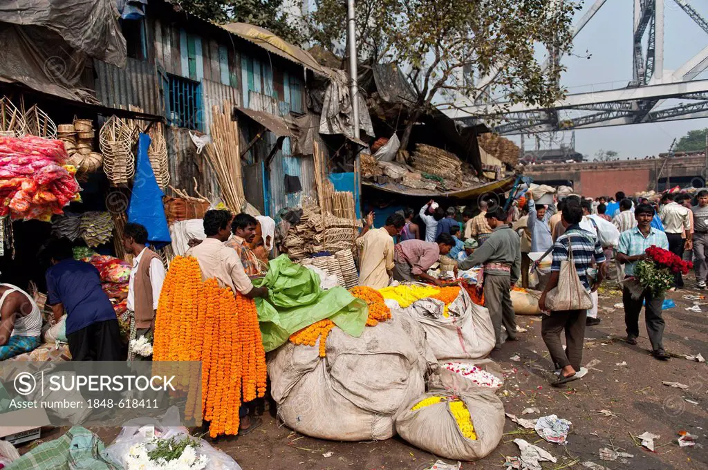 Flower market, Howrah Bridge, Kolkata or Calcutta, West Bengal, East India, India, Asia