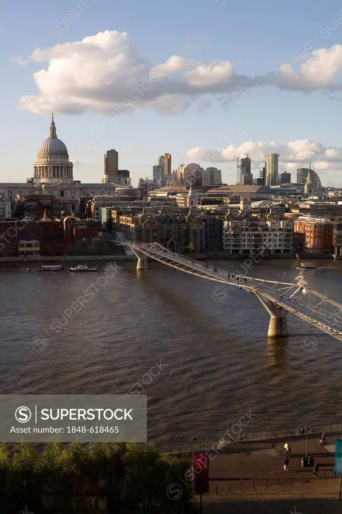 Cityscape in the evening, River Thames, Millennium Bridge, London, England, United Kingdom, Europe