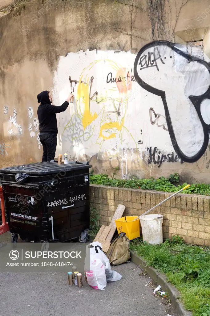 Graffiti sprayer, street art, Spitalfields, London, England, United Kingdom, Europe, PublicGround